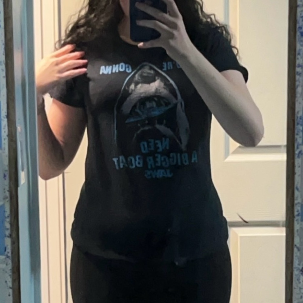 Jaws form fitting tshirt size medium